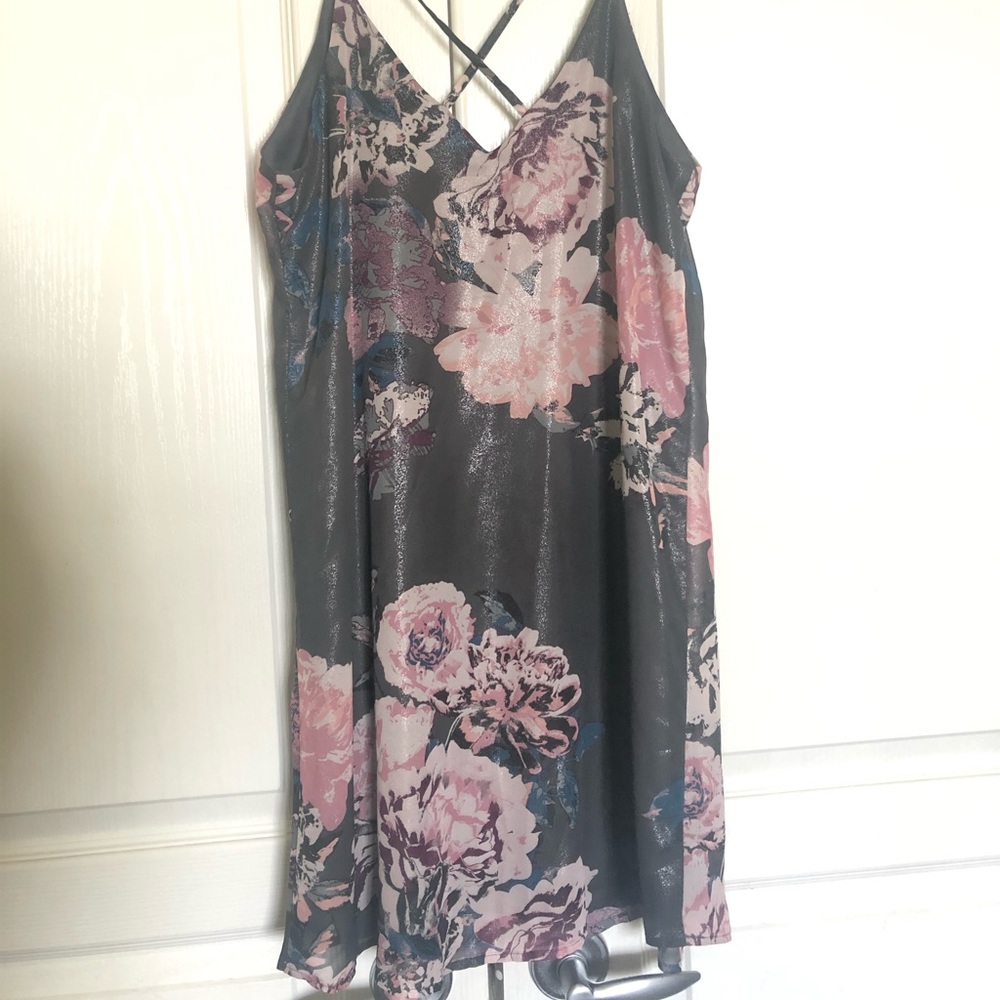 Dress - Picture 3 of 4